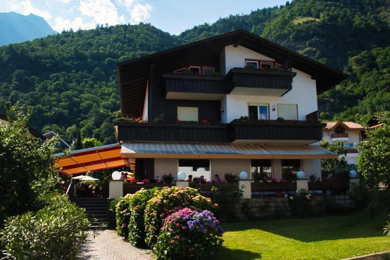 Cafe Rudi Living Bed & Breakfast Parcines Exterior foto