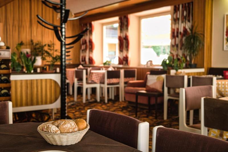 Cafe Rudi Living Bed & Breakfast Parcines Exterior foto